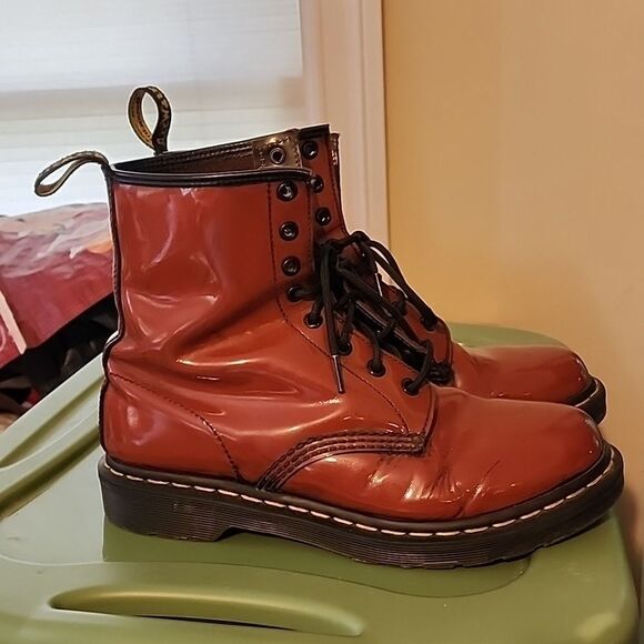 Georgeous Doc Martens the original size 10 boots - Picture 2 of 8